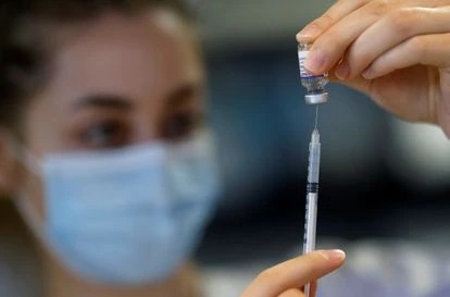 Pfizer pide a EE.UU. que autorice su vacuna actualizada contra la covid-19