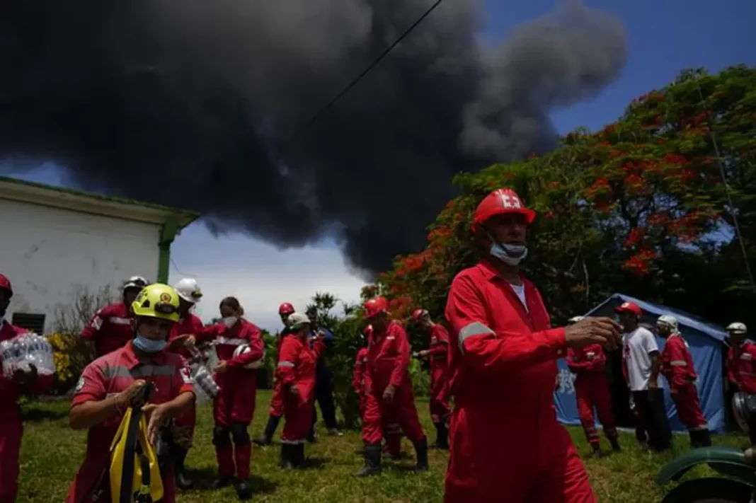 Al menos 17 bomberos cubanos están desaparecidos en incendio en Matanzas