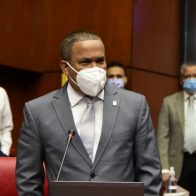 Senador Héctor Acosta busca que se declare “Día Nacional de la Oración” cada primero de enero