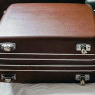 Investigan paradero de madre de dos niños muertos que tenían cuatro años escondidos en maletas - Noticias de hoy en República Dominicana | De Último Minuto