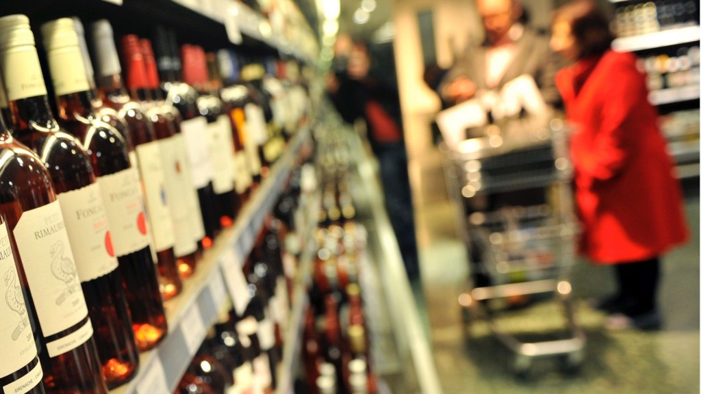 Reducen horario de venta de bebidas alcohólicas en provincias afectadas por huracán Fiona
