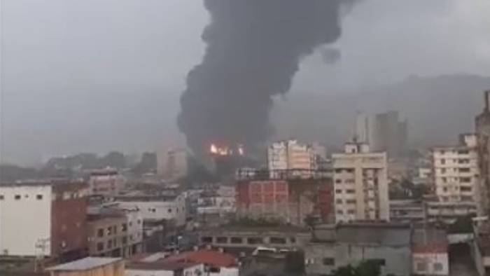 Un rayo provoca un incendio en una refinería en el este de Venezuela
