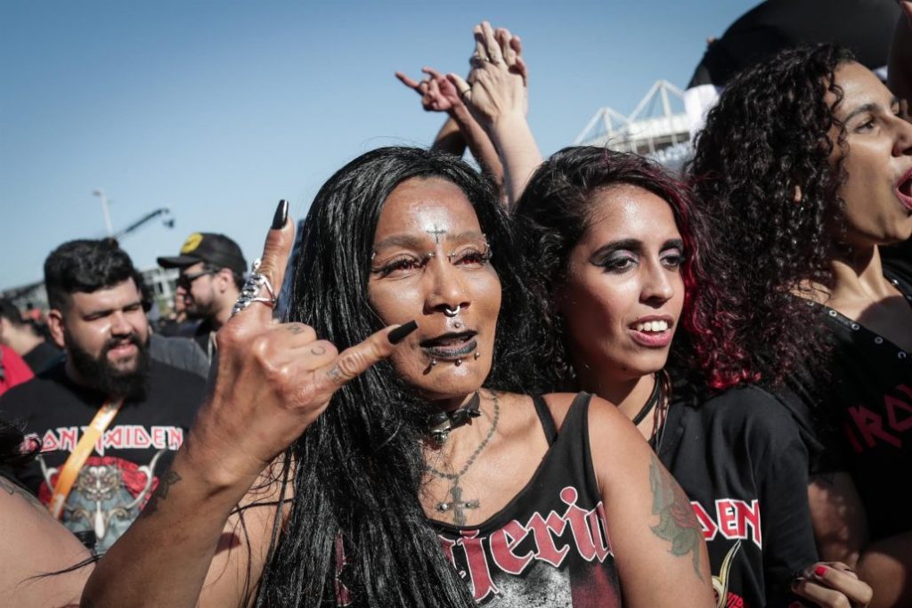 Metaleros se apoderan de "Rock in Río" en primer día del evento | De Último Minuto