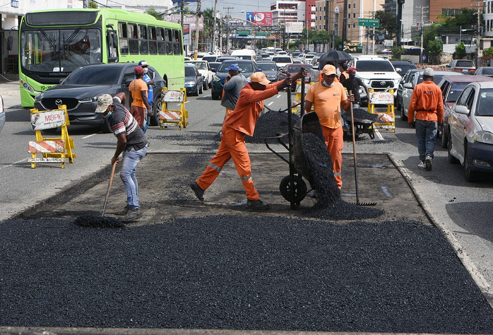 El programa de bacheo estará a cargo del Ministerio de Obras Públicas y Comunicaciones