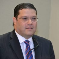 Director de Aduanas reacciona tras denuncia de youtuber español por robo en maleta en aeropuerto RD   - Noticias de hoy en República Dominicana | De Último Minuto