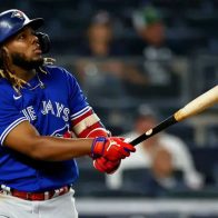 Hit de oro de Vladimir Guerrero Jr. afianza liderazgo de Toronto en el Comodín - Noticias de hoy en República Dominicana | De Último Minuto