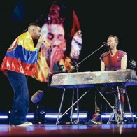 "Bachata" de Manuel Turizo sube a escena en concierto de Coldplay en Colombia - Noticias de hoy en República Dominicana | De Último Minuto
