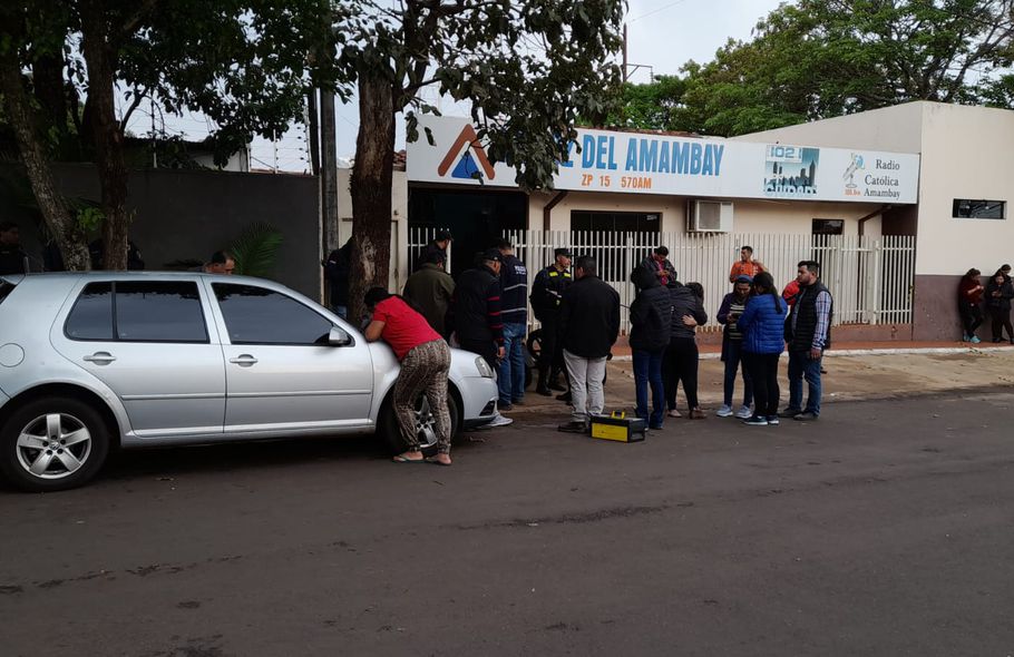 Entre clamores de justicia sepultan periodista asesinado en Paraguay