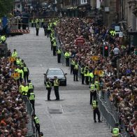 Ciudadanos entran a rendir tributo a Isabel II en su capilla ardiente - Noticias de hoy en República Dominicana | De Último Minuto