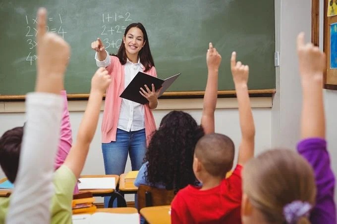 Maestros dominicanos refuerzan enseñanza del español en Nueva York