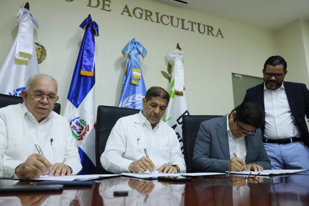 Firman acuerdo para transformar sistemas agroalimentarios del país