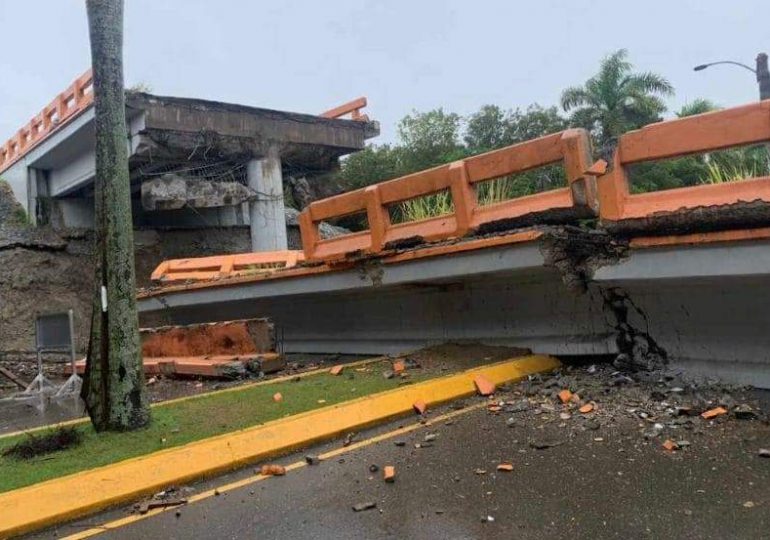 Obras Públicas dice tramo de puente que colapsó en La Vega estaba fuera de servicio