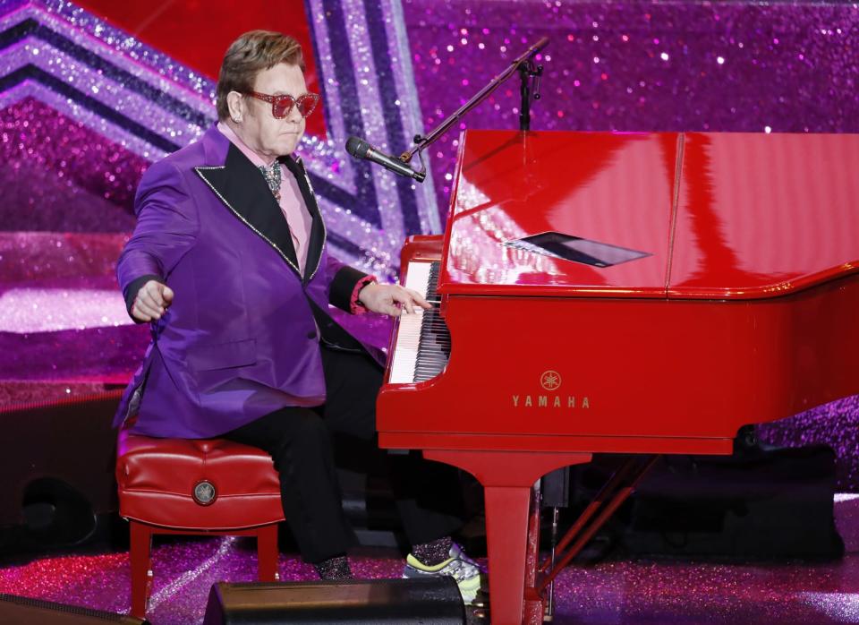 Elton John pasa por la Casa Blanca en su gira de despedida