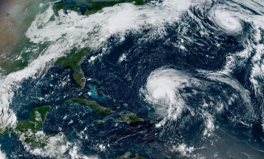 Tormenta tropical Earl se fortalece y amenaza a las Bermudas