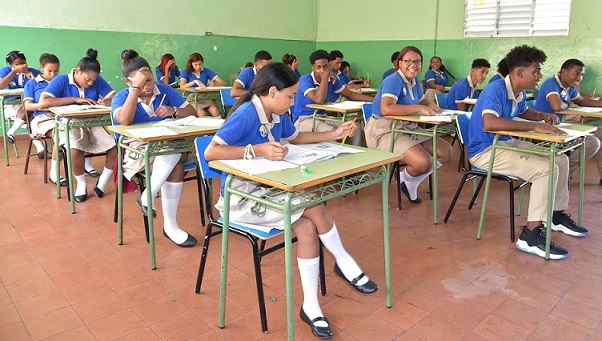 Educación llama a más de 2 millones de estudiantes iniciar año escolar