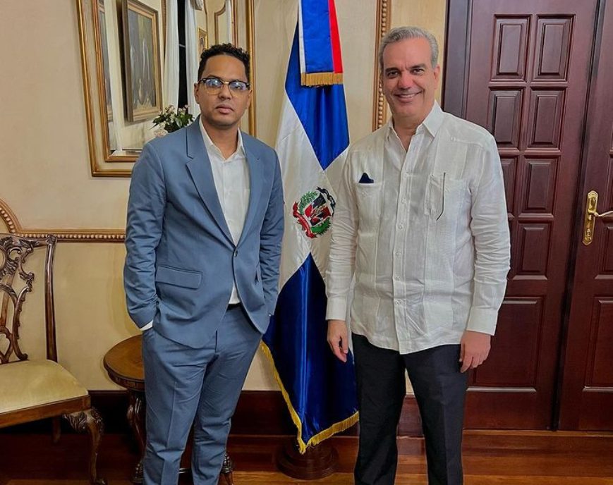 Santiago Matías junto al presidente Luis Abinader