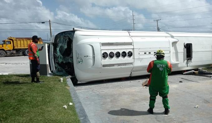 COE responde a accidente que involucra 49 personas en Bávaro