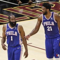 Embiid alivia a los 76ers