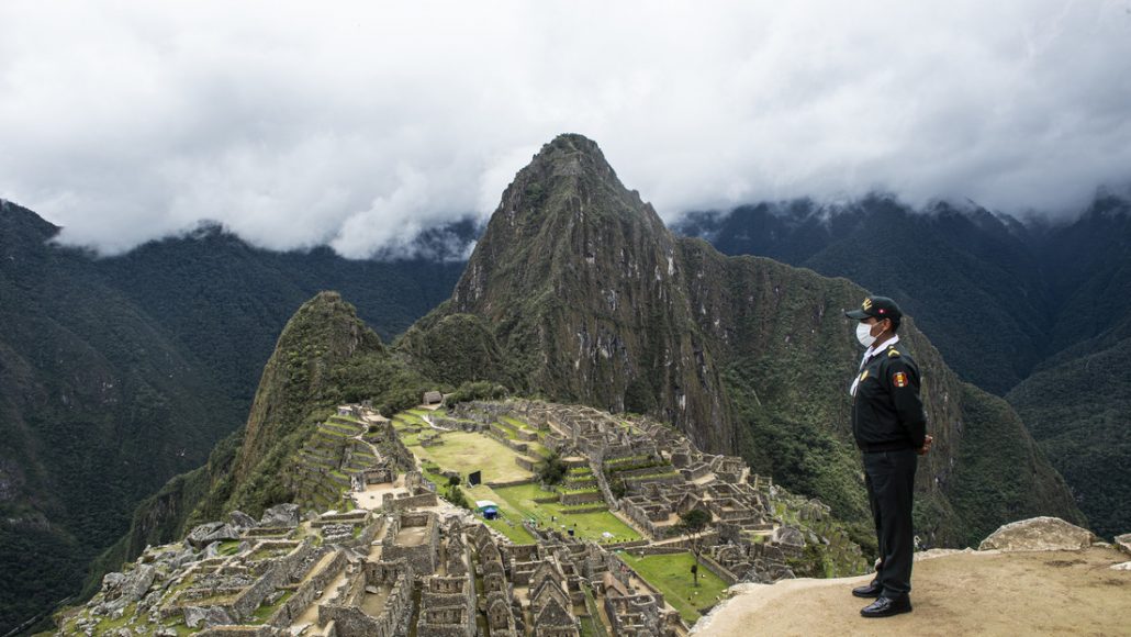 Arrestan un turista estadounidense por tomarse fotografías desnudo en Machu Picchu