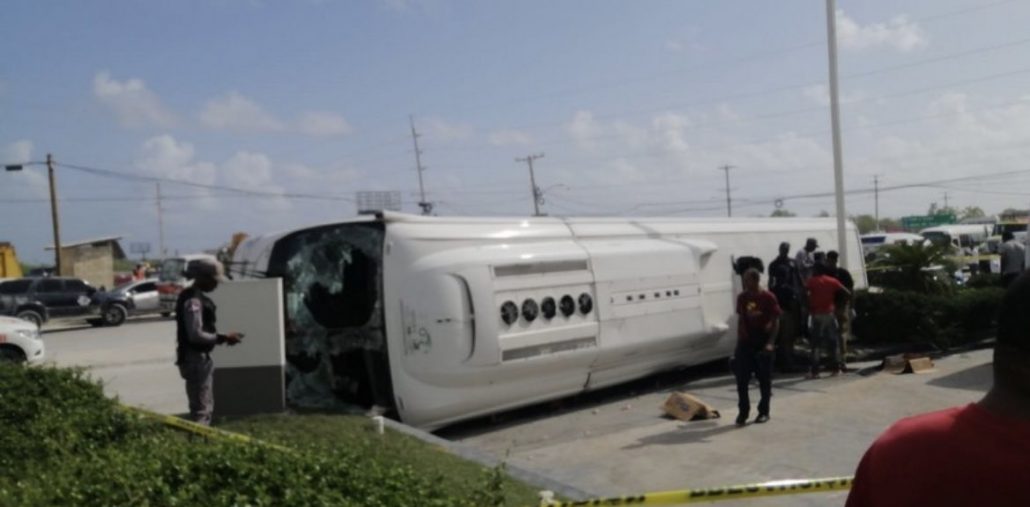 Aumenta a cinco el número de víctimas mortales del accidente de autobús en Bávaro