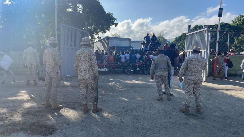 Motoristas haitianos bloquean el paso fronterizo de Carrizal-Elías Piña