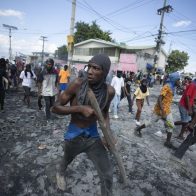 Exsenador haitiano pide a sus seguidores que compren armas para la revolución - Noticias de hoy en República Dominicana | De Último Minuto