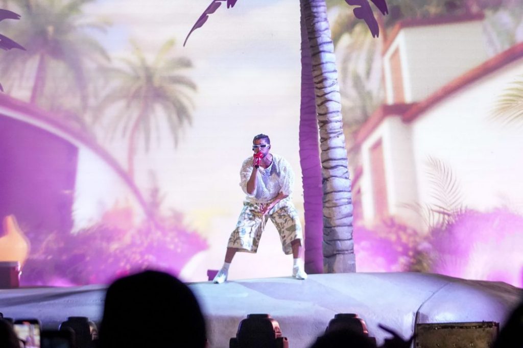 Bad Bunny desborda emociones en el primero de dos conciertos en el Estadio Olímpico "Félix Sánchez" - Noticias de hoy en República Dominicana | De Último Minuto