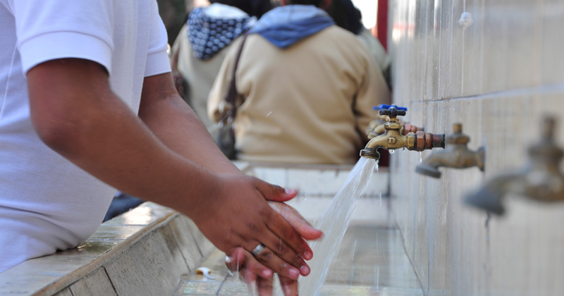 Cuatro alumnos sufren daños neurológicos por agua contaminada en México