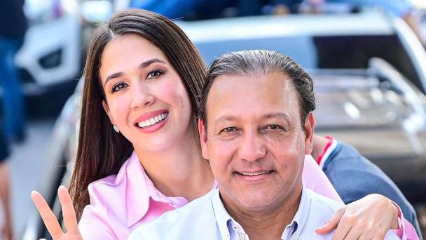 Nahiony Reyes y su esposo Abel Martínez