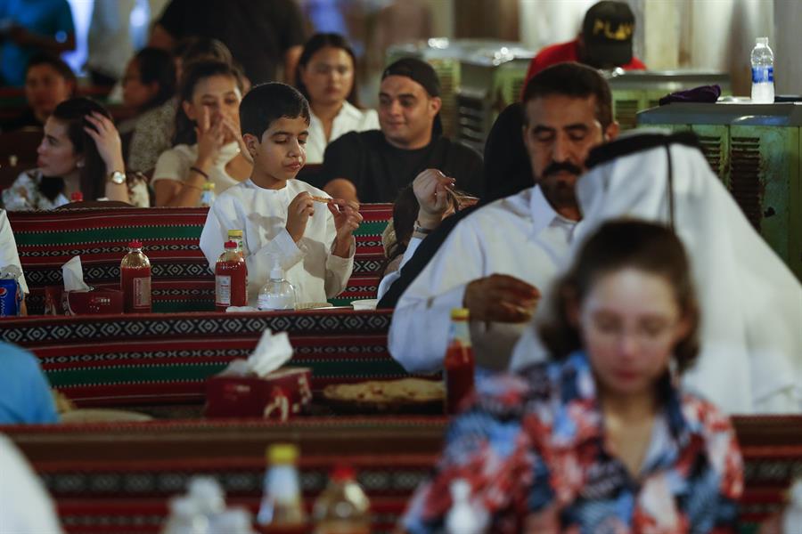 En la comida de Qatar la tradición y las recetas milenarias juegan un papel fundamental , así como sus especias, en especial el singular Bezar, protagonista de la gran mayoría de sus platos más típicos