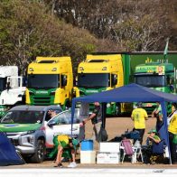 Camioneros levantan bloqueos en Brasil