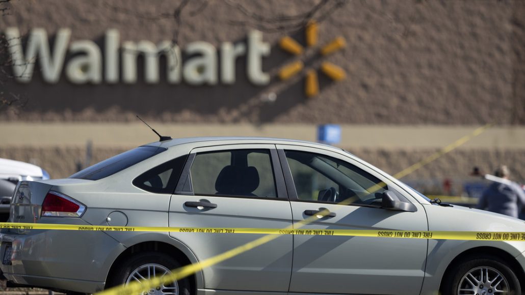 Autor del tiroteo de Walmart dejó nota en que dice sufrió acoso en el trabajo