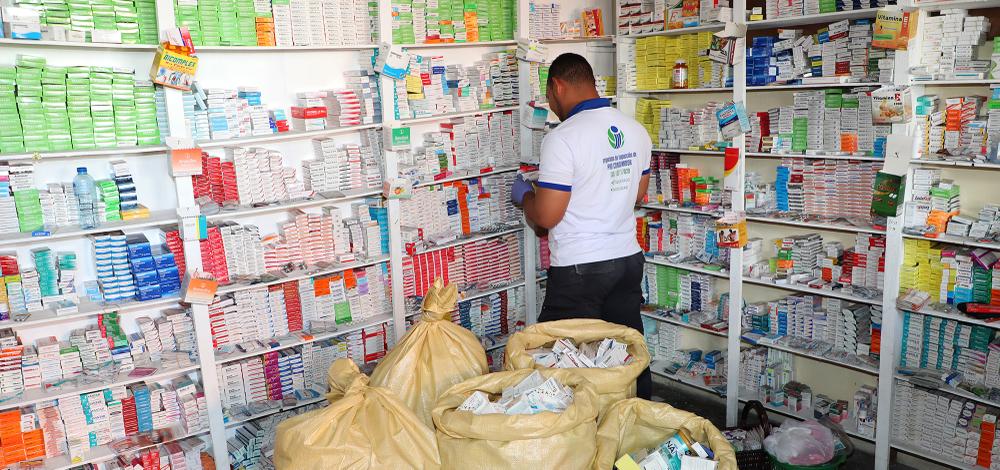 Pro Consumidor incauta medicamentos no aptos para consumo en Moca