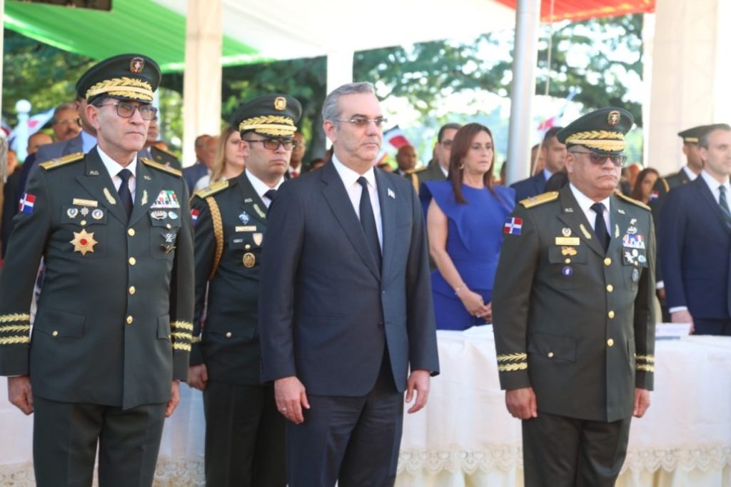 Abinader encabeza graduación ordinaria de la Academia Militar “Batalla de las Carreras” | De Último Minuto