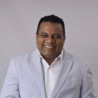 Pochy Familia protagoniza comercial navideño de Telemundo - Noticias de hoy en República Dominicana | De Último Minuto