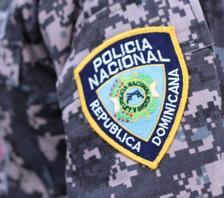 Policía Nacional decomisa fusil AR-15 y municiones en casa de una mujer