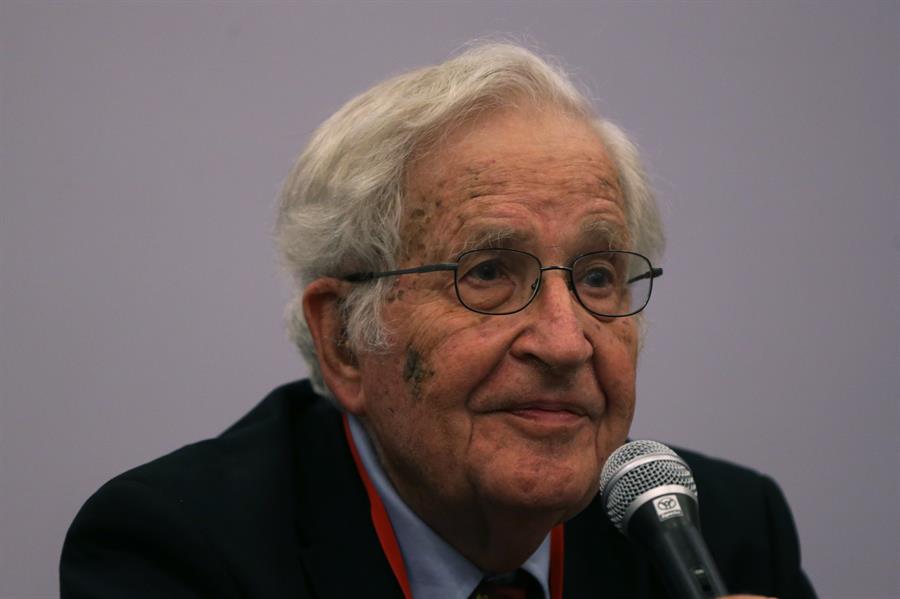 Chomsky equipara la invasión de Ucrania