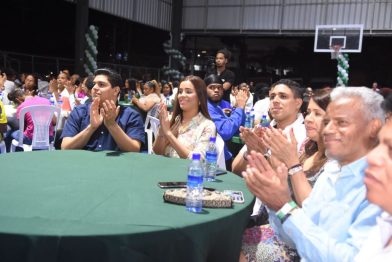 Dirigente de la Fuerza del Pueblo realiza encuentro navideño en Santo Domingo Este | De Último Minuto