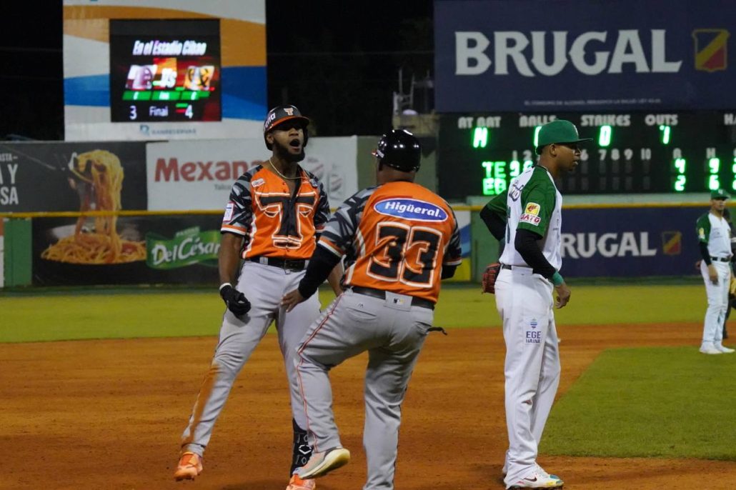 Bryan De La Cruz se destaca en victoria de Toros sobre Estrellas en SPM