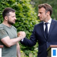 Macron reafirma su postura a Zelenski enviando carros de combate ligeros - Noticias de hoy en República Dominicana | De Último Minuto