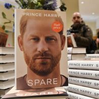 ¡libro del príncipe Harry con un Guinness! es número 1 de ventas en el mundo - Noticias de hoy en República Dominicana | De Último Minuto