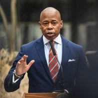 Popularidad del alcalde de NY cae a 37% por criminalidad y situación migratoria - Noticias de hoy en República Dominicana | De Último Minuto
