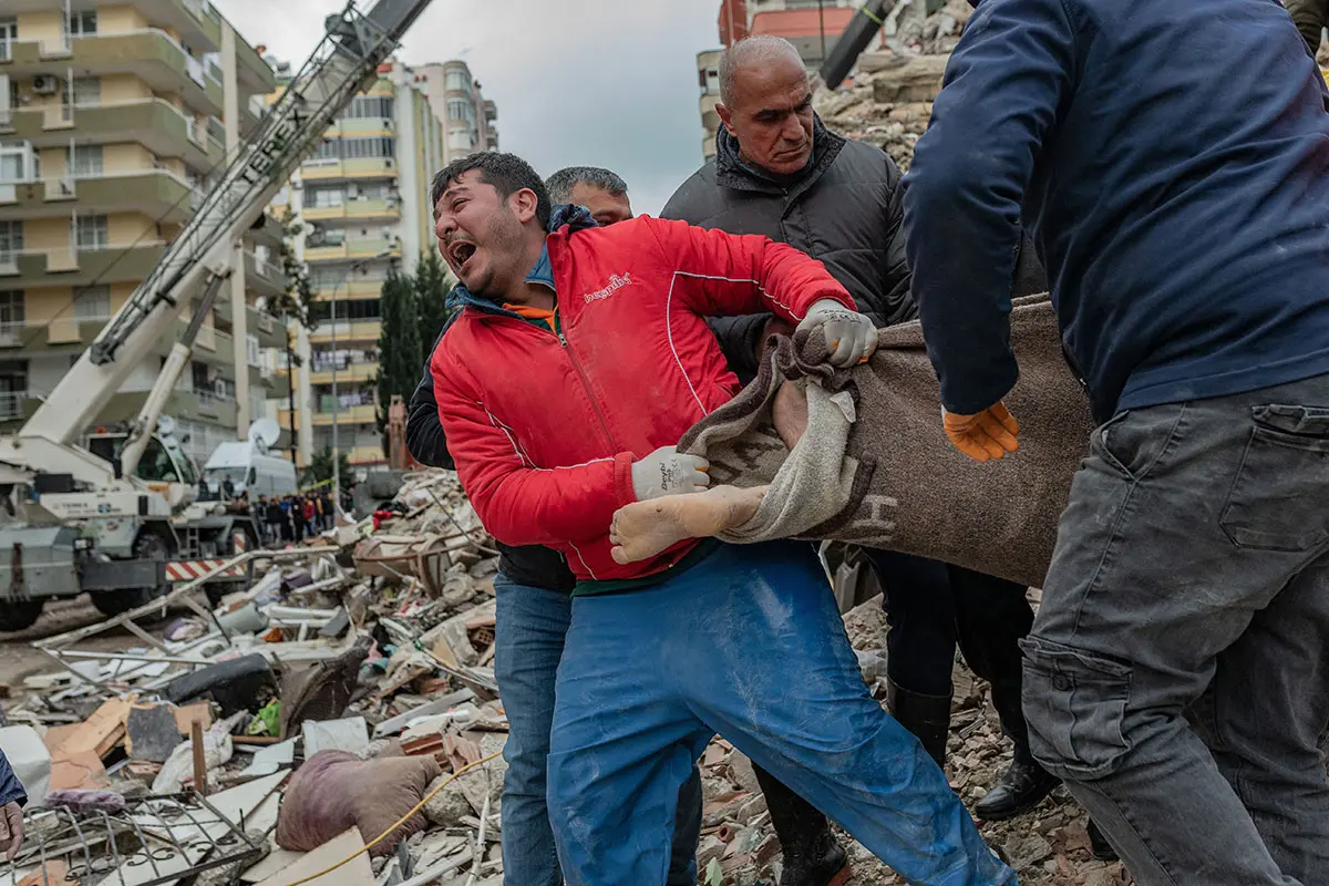 Suben a más de 33 mil los muertos en Turquía y Siria por el terremoto