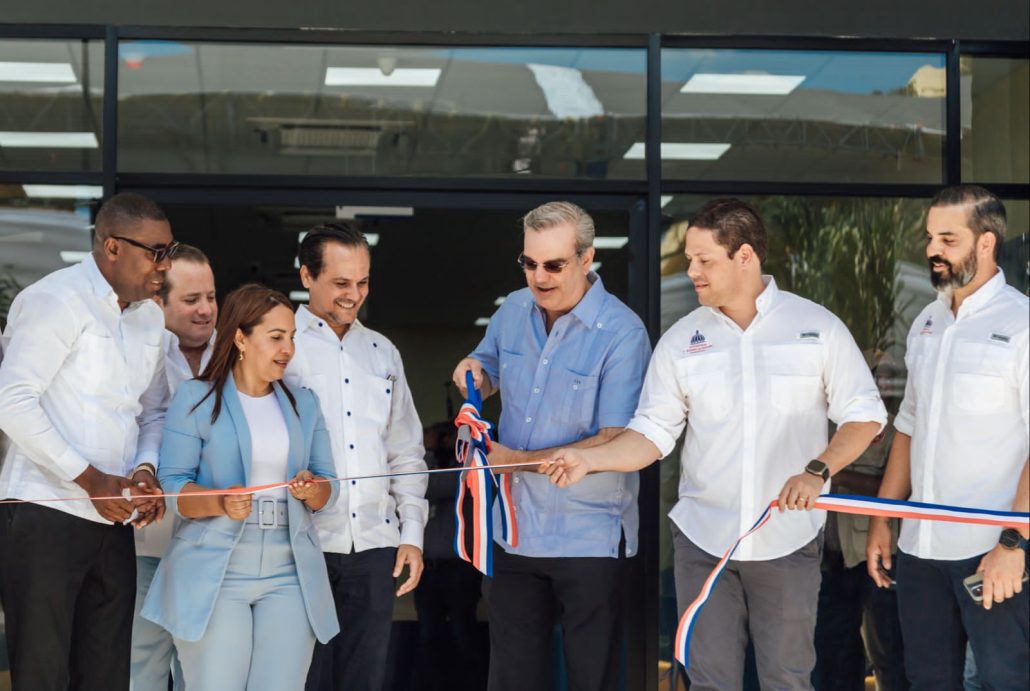 Presidente Abinader y Ministro Bonilla inauguran Hospital Municipal en La Romana