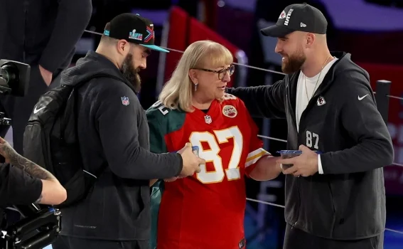 Donna Kelce, la mujer que divide su corazón entre el Chiefs vs Eagles en el Super Bowl | De Último Minuto