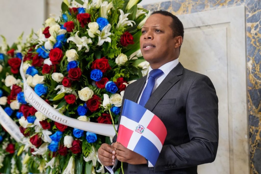 Edesur deposita ofrenda floral en el Altar de la Patria por aniversario de la Independencia | De Último Minuto