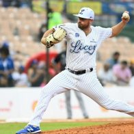 Pitcher de los Tigres del Licey, Steve Moyers.