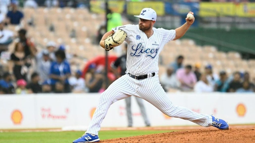 Pitcher de los Tigres del Licey, Steve Moyers.