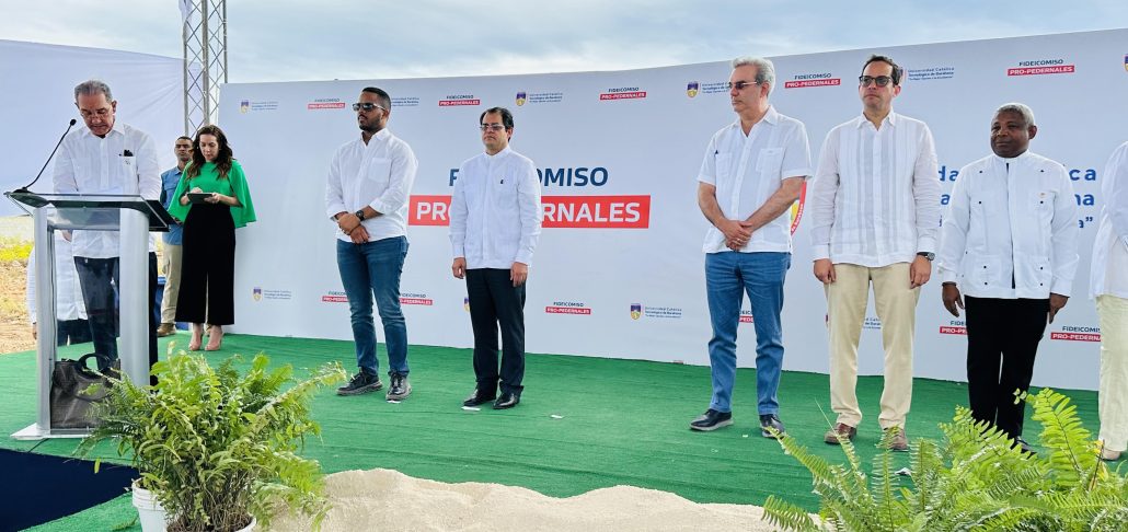 El presidente Luis Abinader con el Ministro de Educación Superior, el doctor Franklin García Fermín