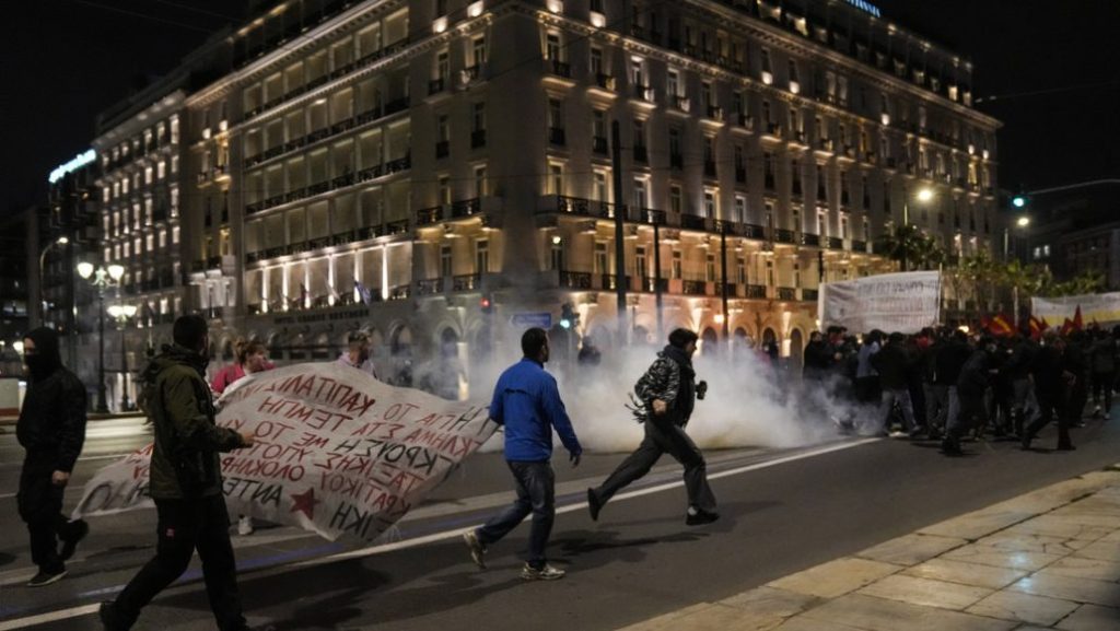 Primer ministro de Grecia se pronuncia sobre choque de trenes: "Un trágico error humano" | De Último Minuto